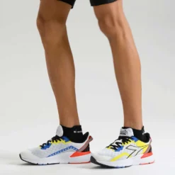 Diadora Men's Mythos Blushield Volo 3 Running Shoe- White/Black/Yellow Fluo - Regular (D) -Nike Store 101.179090 C0008 CV