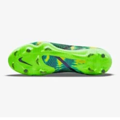 Nike Unisex Phantom GT2 Pro SW FG Soccer Shoe - Black/MTLC Platinum Green-Regular (D) -Nike Store ae2d8730 9ff7 4f80 9c81 202b316d1e25