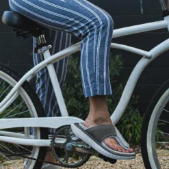 Women's KO-Z GLDTR 3 Sandal - Grey- Regular (B) -Nike Store womens ko z gldtr 3 grey ls 2 800x 2351bfd7 dd13 493c 8380 8fa0e5ed2756