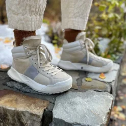 Women's X-Scape SPSK Mid Boot- Blanc/Off White- Regular (B) -Nike Store womens x scape spsk mid blanc off white ls 1 800x 3f83bf6e 8fac 41d8 9947 c90dce63be6e